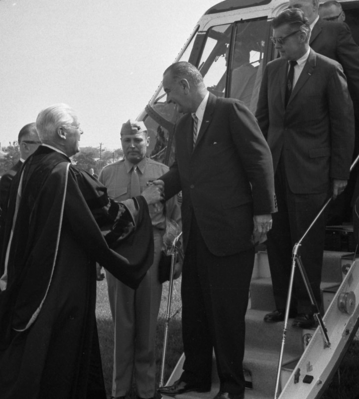 Lyndon Johnson Arrival 1964.jpg