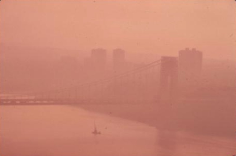 NYC Smog 1973 (EPA Documerica).png