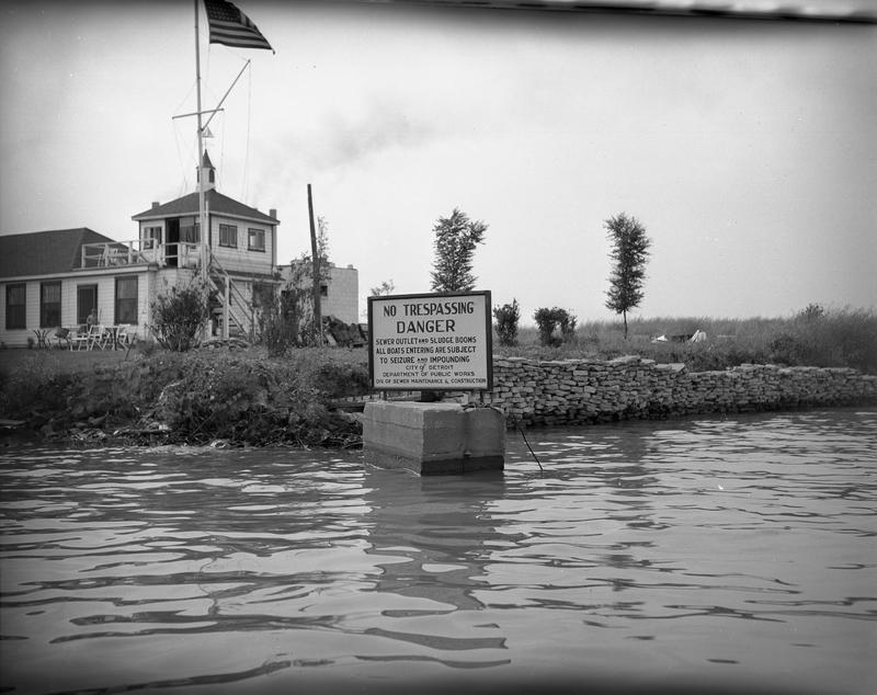 Detroit River Pollution 1948.jpg