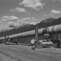 Alaska Pipeline 1970s.png